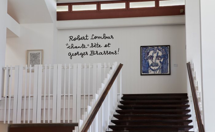 Salles de l’exposition Robert Combas « chante » Sète et Brassens au musée Paul Valéry